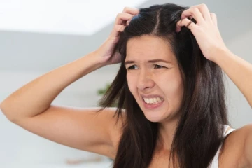 பொடுகுத் தொல்லையில் இருந்து விடுபட எளிய முறைகள் இதோ!