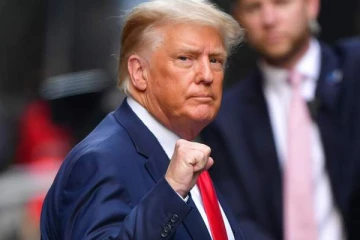 டொனால்ட் ட்ரம்பின் பேஸ்புக் மற்றும் இன்ஸ்டாகிராம் பக்கங்கள்  2023ஆம் ஆண்டு வரை  முடக்கம்