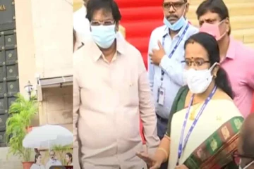 குடியரசு தின நிகழ்ச்சியில் தமிழ்த்தாய் வாழ்த்துக்கு எழுந்து நிற்காத ரிசர்வ் வங்கி அதிகாரிகள்