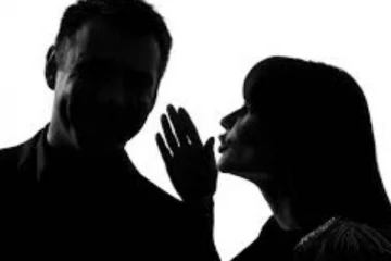 7 வயது மகளை மறச்சிட்டாங்க.. விவாகரத்தாகாமல் நடிகருடன் 5 வருடம் உறவில் இருந்த சீரியல் நடிகை..