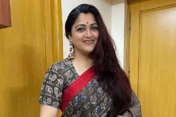 நடிகை குஷ்பூவின் அன்ஸீன் குடும்ப புகைப்படம், எப்படி உள்ளார் பாருங்க !