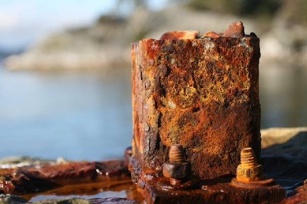 ஏன் கடல் நீர் துருப்பிடிப்பதை துரிதப்படுத்துன்னு தெரியுமா? இது தான் காரணம்! | Why Does Salt Water Accelerate Rusting