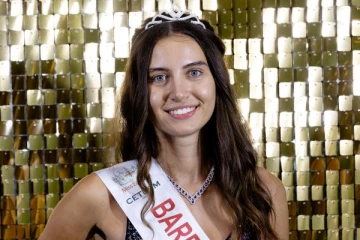 மிஸ் இங்கிலாந்து போட்டியில் ஒப்பனை இல்லாமல் இறுதிச்சுற்றுக்கு முன்னேறிய அழகி!