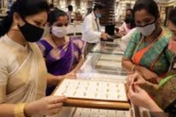 தங்கத்தின் விலை குறைந்து வருவதால் இல்லத்தரசிகள் மகிழ்ச்சி..!