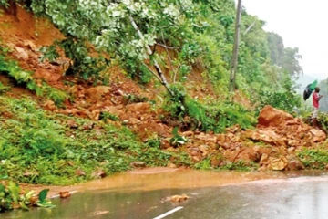 දිස්ත්‍රික්ක කිහිපයකට නායයෑමේ අනතුරු අඟවයි..