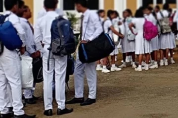 மாணவர் கொத்தணி உருவாகும் அபாயம்! அமைச்சர் விடுத்துள்ள எச்சரிக்கை