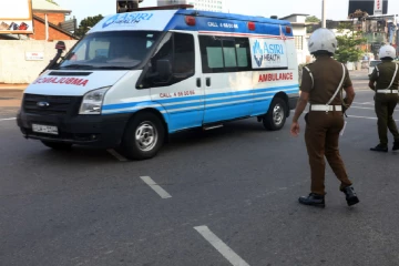 லொறி மோதி மோட்டார் சைக்கிளில் சென்ற பெண் பலி; மகன் படுகாயம்