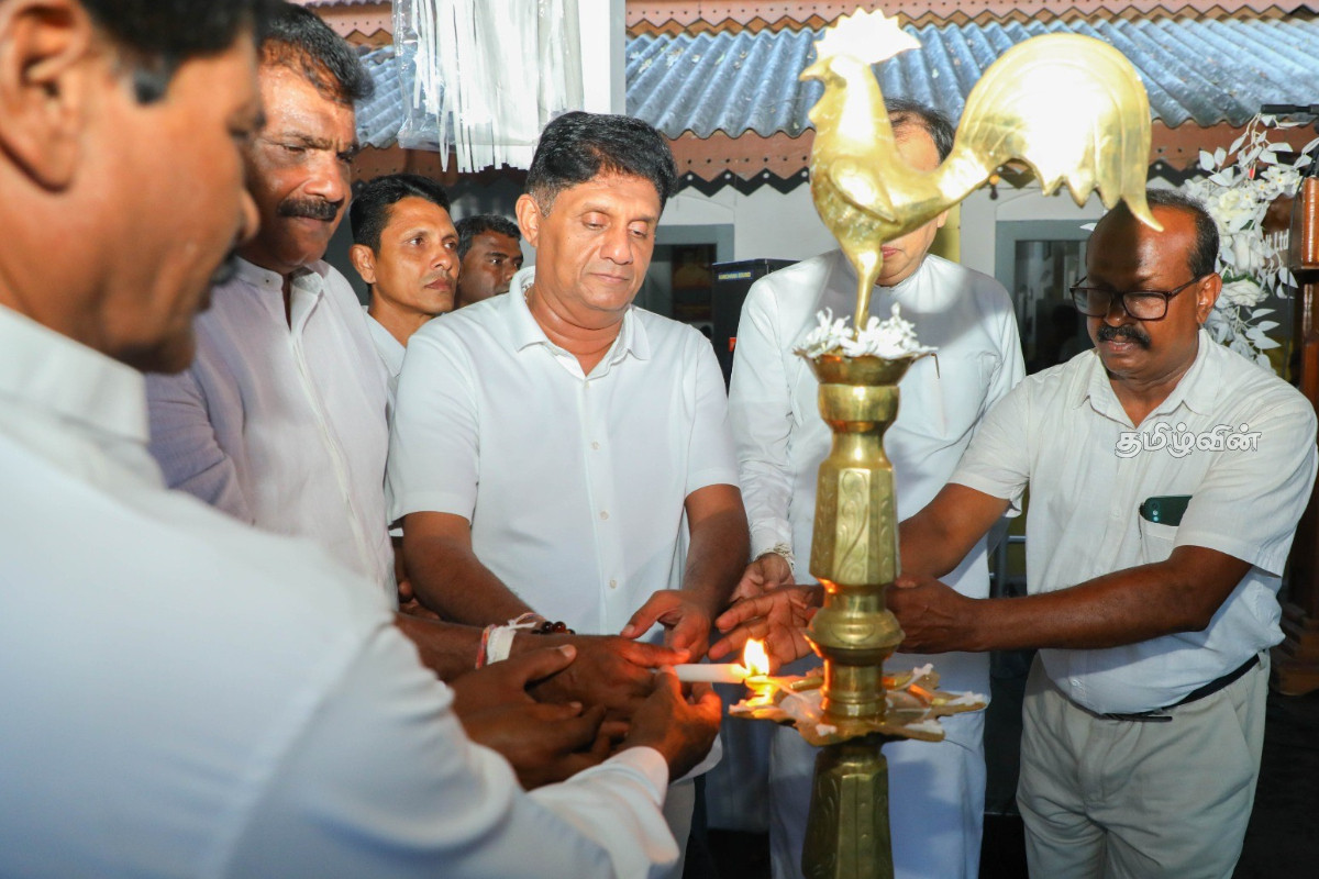 220 இலட்சம் மக்களும் ஒன்றிணைந்து நாட்டை மீட்க முன்வர வேண்டும்! சஜித் அழைப்பு.. | Sri Lanka Political Crisis
