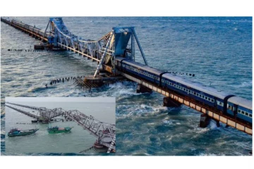 50 மீன்பிடி படகுகளுக்காக திறக்கப்பட்ட பாம்பன் தூக்கு பாலம் - கண்டு ரசித்த மக்கள்...! - வைரல் வீடியோ...!