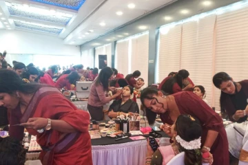 20 நிமிடங்களில் 100 பேருக்கு மணப் பெண் அலங்காரம்; உலகசாதனை படைந்த இலங்கையர்கள்