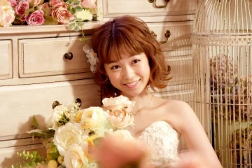 தன்னைத் தானே திருமணம் செய்து கொள்ளும் அழகிகள்! கவலையை ஏற்படுத்தியுள்ள செய்தி