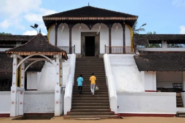 தேவாலயம் ஒன்றுக்கு இடைக்காலதடை விதித்த நீதிமன்றம்