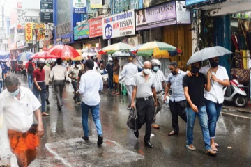 தனிமைப்படுத்தல் ஊரடங்கு நீக்கப்பட்டவுடன் கொழும்பில் குவிந்த மக்கள்