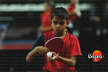 මේස පන්දු ක්‍රීඩාවෙන් මුළු ලොවක් හෙල්ලූ පුංචි ක්‍රීඩකයා