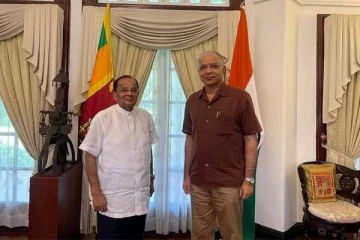 இந்திய தூதரகத்தில் சந்திப்பையடுத்து சர்ச்சையை ஏற்படுத்திய ஆளுநரின் பதவி விலகல்