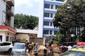 මහනුවර දරුණු ඛේදවාචකයක් - මහල් 5කින් යුත් ගොඩනැගිල්ලක් කඩා වැටේ