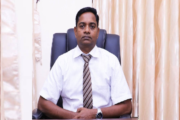 நாளொன்றுக்கு வாகன விபத்தில் சிக்கி 120 பேர் வைத்தியசாலையில் அனுமதி - யாழ்.போதனா வைத்தியசாலை பணிப்பாளர் | 120 People Admitted Hospital Accident Jaffna