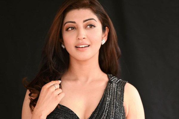 திருமணமான பிறகும் கிளாமரில் கலக்கும் கார்த்தி பட நடிகை.. இதோ புகைப்படம் | Pranitha Subhas Latest Photo