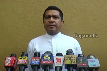 හිටපු මන්තී සුජීව ජාතික ආරක්ෂාව පට්ට ගහයි