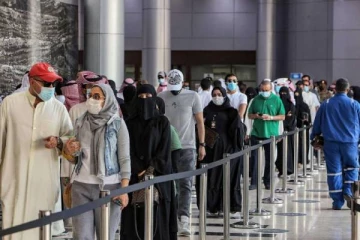 தினமும் 50 வெளிநாட்டவர்களை நாடு கடத்தும் பிரபல நாடு! சொன்ன காரணம்