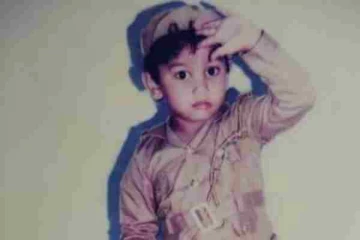 சிறுவயதில் செம கியூட்டாக இருக்கும் இந்த பிரபல நடிகர் யார் என்று தெரிகிறதா?... லேட்டஸ்ட்டாக அவர் படம் கூட ரிலீஸ்