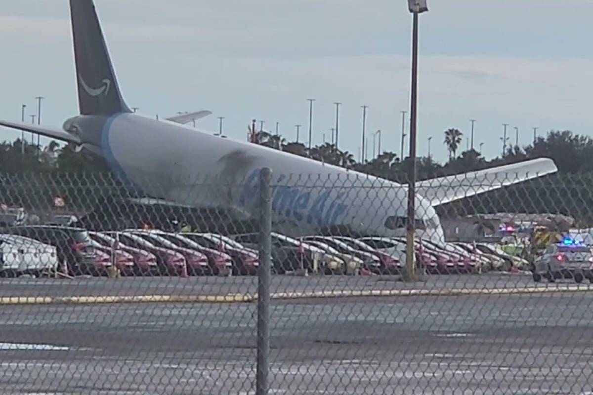 அமேசான் சரக்கு விமான விபத்தில் 5 பேர் உயிரிழப்பு | 5 Dies In Amazon Cargo Plane Crash In Miami
