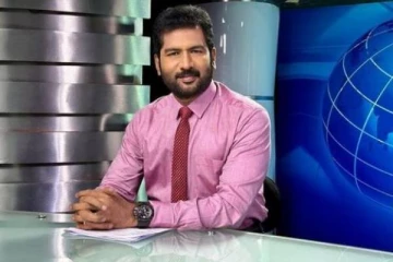 டாப் 10 மூவிஸ் புகழ் சுரேஷ் குமாருக்கு கல்லூரி செல்லும் வயதில் ஒரு மகள் இருக்கிறாரா?- இதோ அவரது குடும்ப போட்டோ