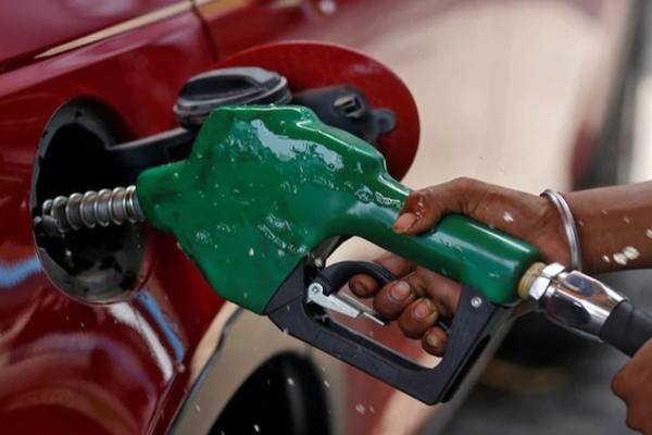 பெட்ரோல்-டீசல் விலை உயர்கிறது- லிட்டருக்கு ரூ.6 வரை அதிகரிக்க வாய்ப்பு - தமிழ்நாடு