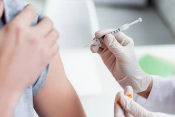 கொரோனாவில் இருந்து மீண்டவர்களுக்கு தடுப்பூசி போட்டால் என்ன நடக்கும்?