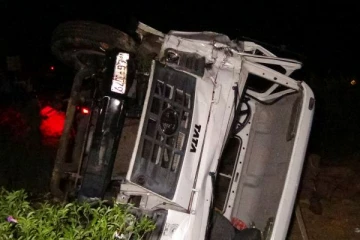 இரண்டு கனரக வாகனங்கள் மோதி விபத்து: மூவர் படுகாயம்(Photos)