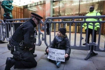 சுற்றுச்சூழல் செயற்பாட்டாளர் துன்பெர்க் லண்டனில் கைது