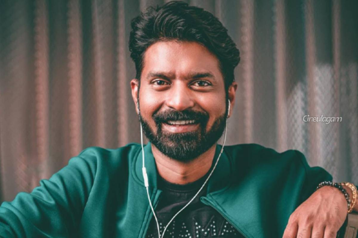 தனது திருமண நாளை கோலாகலமாக கொண்டாடிய மாகாபா ஆனந்த்... ஒன்றுகூடிய சின்னத்திரை, போட்டோ | Makapa Anand Celebrates His Wedding Anniversary