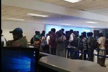 நாடு கடத்தப்பட்ட மூவர் கட்டுநாயக்க விமான நிலையத்தில் கைது!