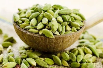 ஏலக்காயை இப்படி பயன்படுத்தி பாருங்க... பல ஆரோக்கிய நன்மைகளை அள்ளி தருமாம்!