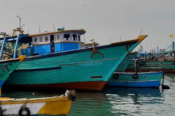 ராமேஸ்வரம் கடற்தொழிலாளர்கள் நான்கு பேர் ஒரு படகுடன் கைது | Four Rameswaram Fishermen Arrested With A Boat