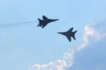 2 போர் விமானங்கள் நேருக்கு நேர் மோதி விபத்து! 4 விமானிகள் பலி