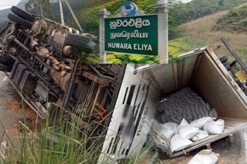 நடுவீதியில் பாரவூர்தி குடைசாய்ந்து விபத்து! நுவரெலியாவில் சம்பவம்