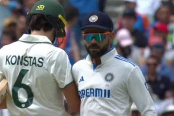 அறிமுக வீரரிடம் இப்படியா நடந்துகொள்வது? கோஹ்லியை திட்டித் தீர்க்கும் ரசிகர்கள் (வீடியோ)