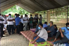 யாழ். பல்கலை மாணவர்களின் போராட்டக்களத்தில் நாடாளுமன்ற உறுப்பினர் சார்ள்ஸ் நிர்மலநாதன்