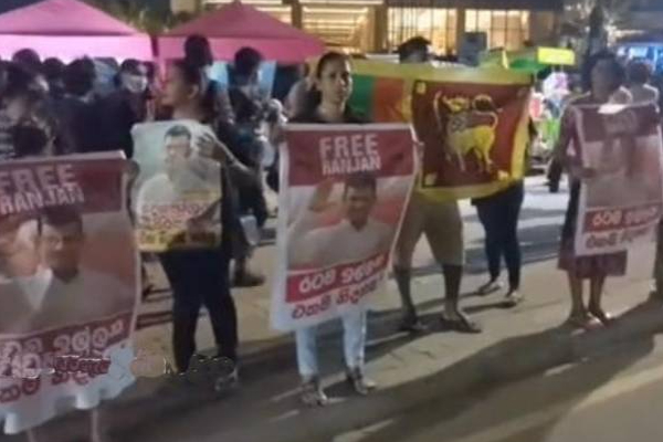 கோட்டாகோகமவில் ரஞ்சனுக்கு நீதி கோரி ஆர்ப்பாட்டத்தில் ஈடுப்பட்ட மக்கள்! | People Protesting Justice For Ranjan Kottagogama