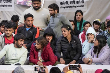 ஒலிம்பிக்கில் தோற்றதால் பாலியல் சீண்டல்! போராட்டத்தில் குதித்த வீராங்கனைகள்..3வது நாளில் நடவடிக்கை