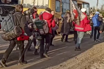 සති ගණනාවක් සැඟව සිටි සිවිලි වැසියන් පිරිසක් මුදවා ගැනේ.