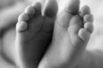 වෙඩි වැදුණු කුඩා දරුවා ජීවිතක්ෂයට..! 18 හැවිරිදි තරුණයා පොලිස් අත්අඩංගුවට