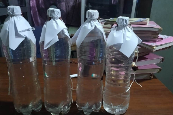 மட்டக்களப்பில் கசிப்புடன் சிக்கிய குடிகெடுக்கும் நபர்கள் | Two Arrested In Batticaloa For Leaking 74 000 Ml