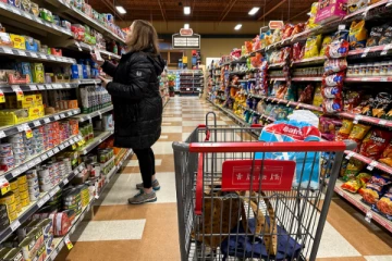 கட்டணங்களை செலுத்தத் திண்டாடும் கனடியர்கள்