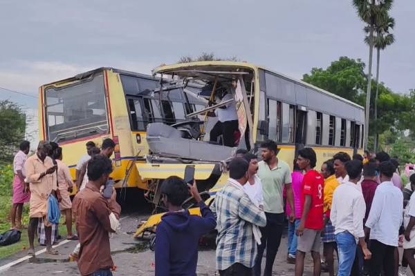 மதுரையில் ஆம்னி பேருந்து மோதி விபத்து - 3 பேர் பலி, 15 பேர் காயம் | Omni Bus Collides With Truck In Madurai