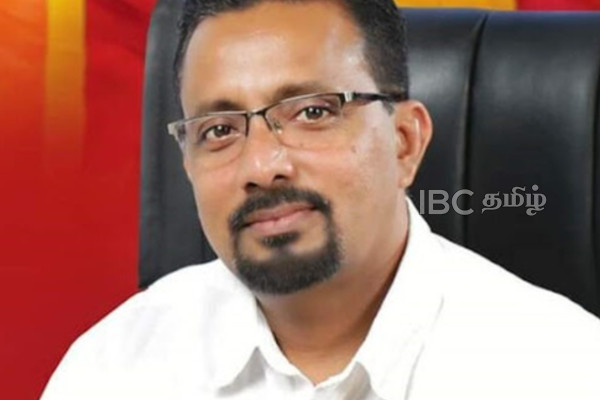 வீதியில் உறங்கிய நாடாளுமன்ற உறுப்பினர் - காவல்துறை அதிகாரியிடம் அறிமுகம் | Member Parliament Sleeping Street Sri Lanka