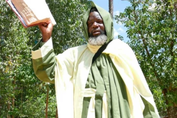 என்னை சிலுவையில் அறைய பார்க்கிறார்கள்., போலீசிடம் தஞ்சம் அடைந்த 'வாழும் இயேசு'