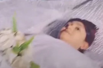 சவப்பெட்டியில் இருந்து திடீரென்று கண்விழித்த இலங்கை நடிகை! கடும் பரபரப்பை ஏற்படுத்தியகாட்சி! இது தேவையா?