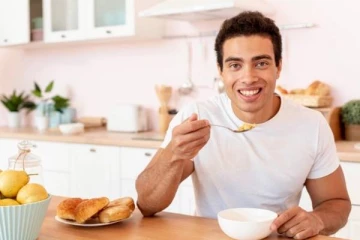 காலையில் வெறும் வயிற்றில் சாப்பிடவே கூடாத உணவுகள் என்னென்ன?